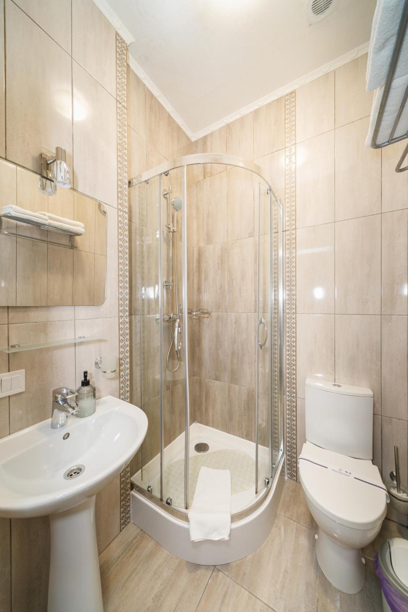 L.O.Y Family Hotel Dnyipropetrovszk Kültér fotó