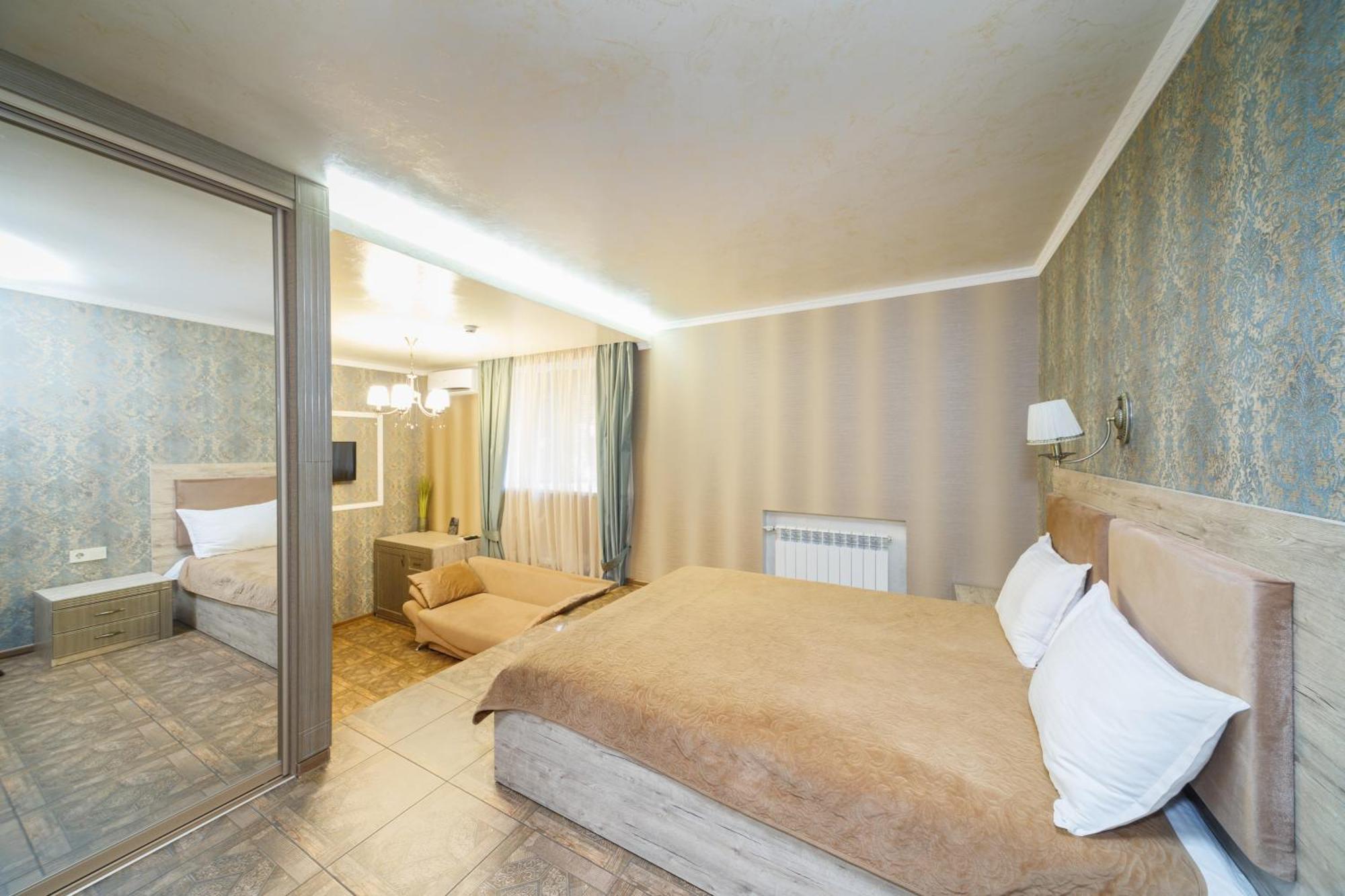 L.O.Y Family Hotel Dnyipropetrovszk Kültér fotó