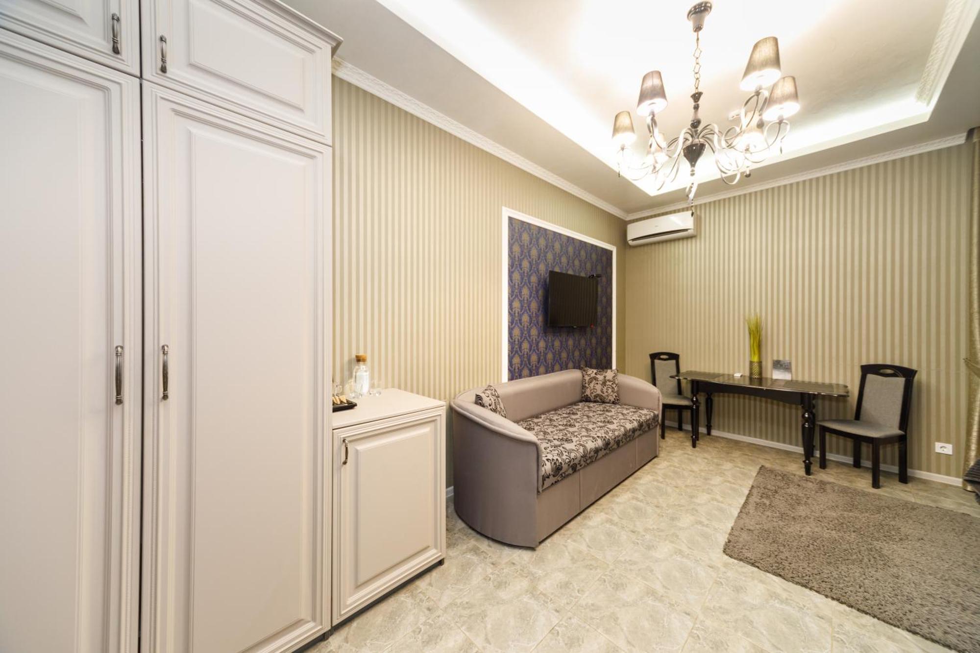 L.O.Y Family Hotel Dnyipropetrovszk Kültér fotó