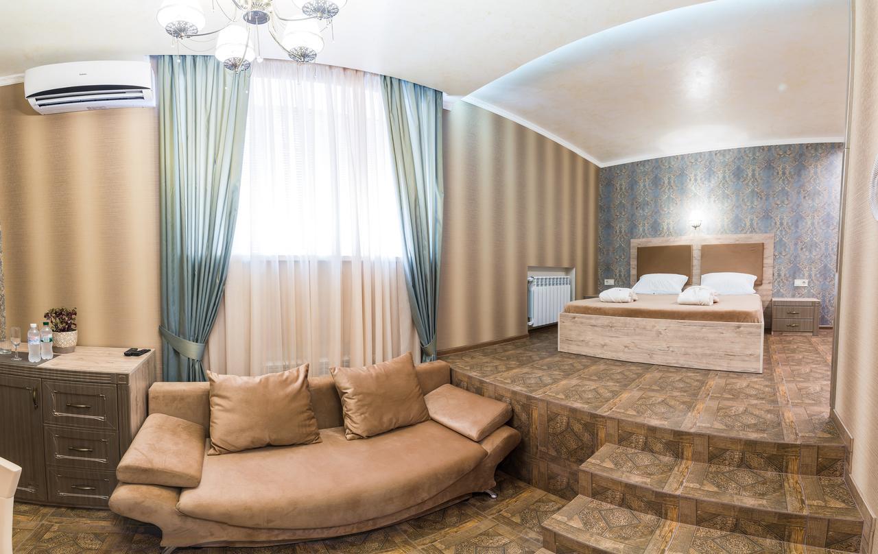 L.O.Y Family Hotel Dnyipropetrovszk Kültér fotó