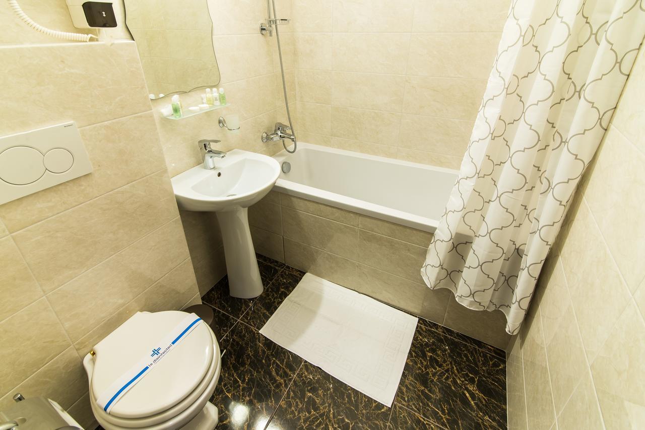 L.O.Y Family Hotel Dnyipropetrovszk Kültér fotó